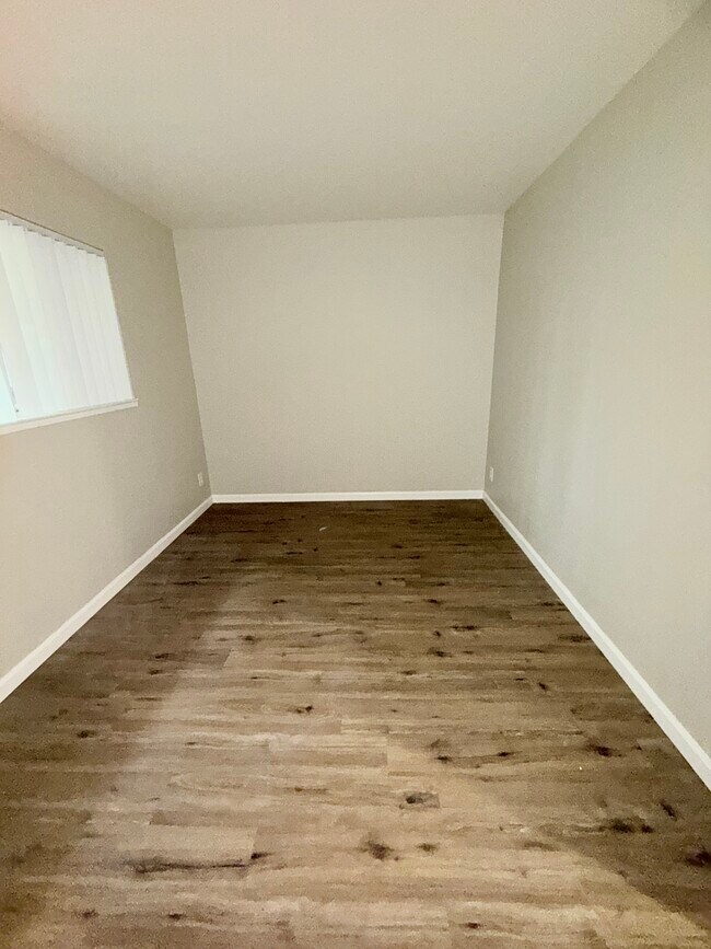 Building Photo - 2124 90th Ave