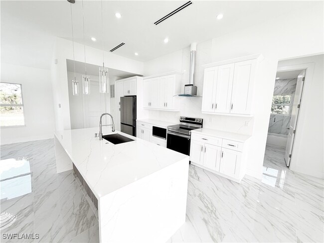 Building Photo - 852 Chipley St E