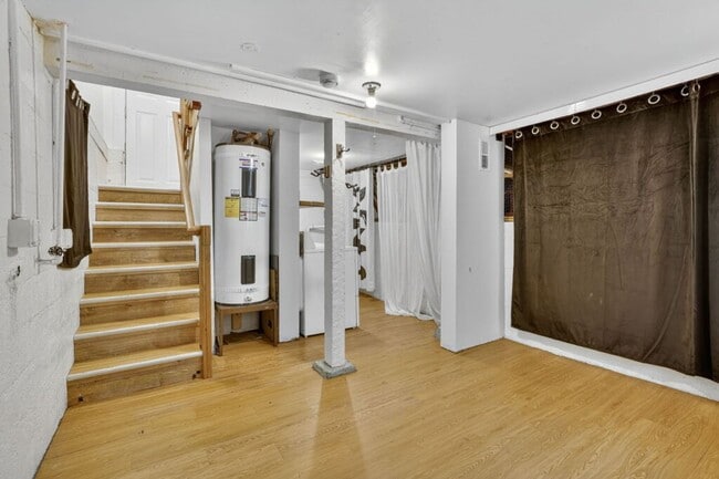 Building Photo - 924 N Mason St