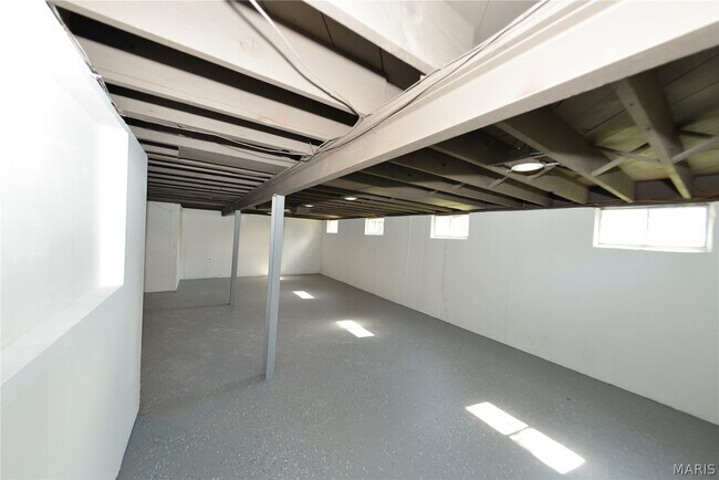 Building Photo - 1005 Hawthorn Ave