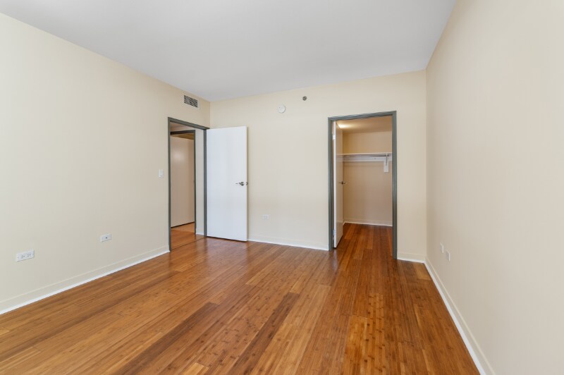 Building Photo - 425 W Beech St