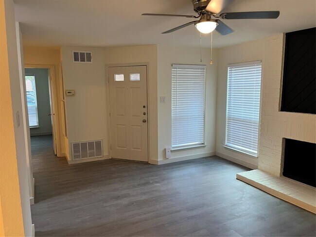 Building Photo - 10616 Mellow Meadow Dr
