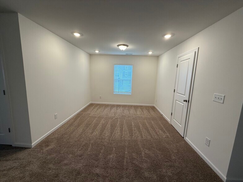 Building Photo - 3238 Lilac Grove Dr