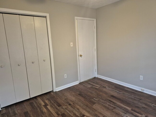 Building Photo - 6439 Green Meadow Rd