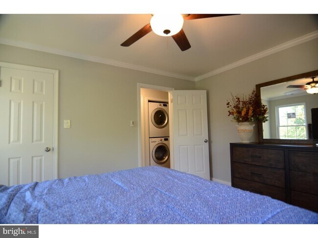 Building Photo - 1094 Tristram Cir