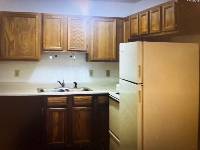 Building Photo - Weida Apartments – 500 N River Rd