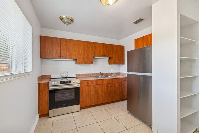 Building Photo - 5409 S Lois Ave