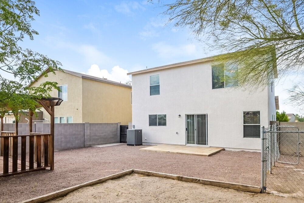 Building Photo - 504 Great White St