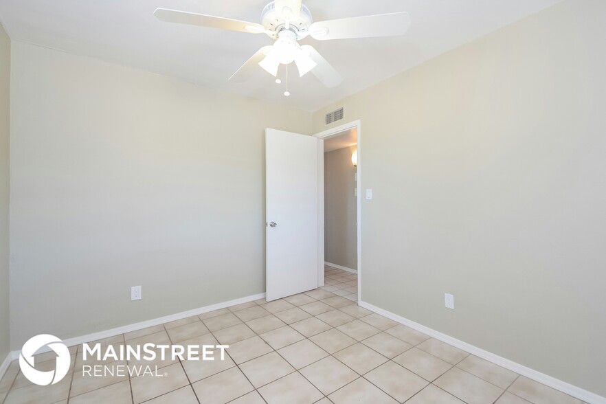 Building Photo - 4501 E 24th St