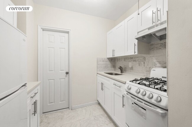 Building Photo - 421 E 78th St