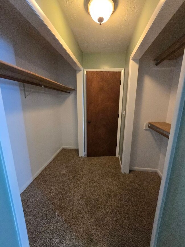 Building Photo - 1018-4 Brookhollow Dr - Stewarts Creek