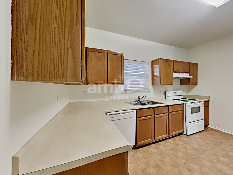 Building Photo - 2915 Encino Riv