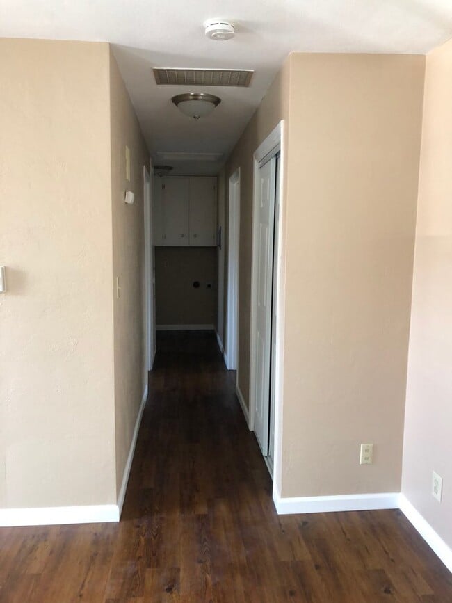 Building Photo - 2 Bedroom 1 bath in NW Corvallis