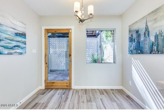 Building Photo - 2 E Loma Ln