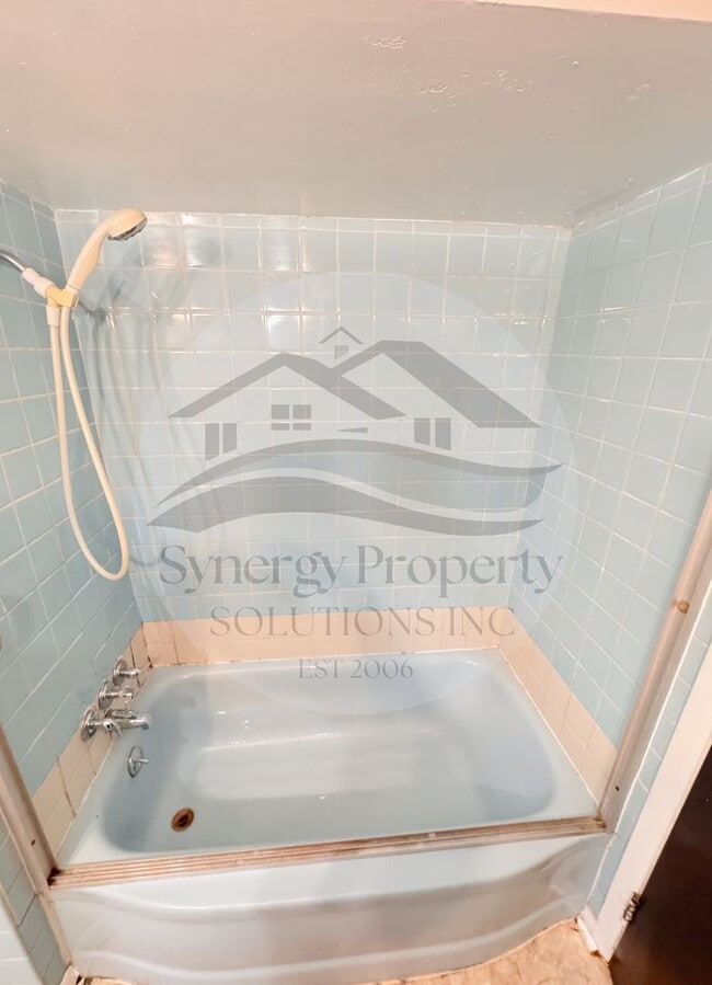 Building Photo - Madison Home with 2 Car Garage