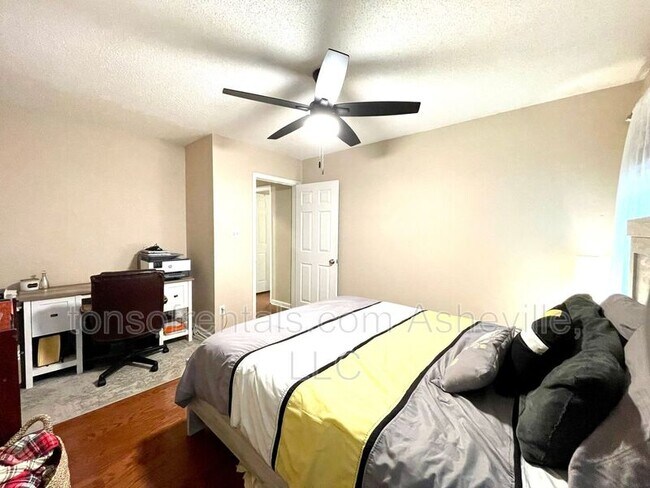 Building Photo - 147 Birch Ln