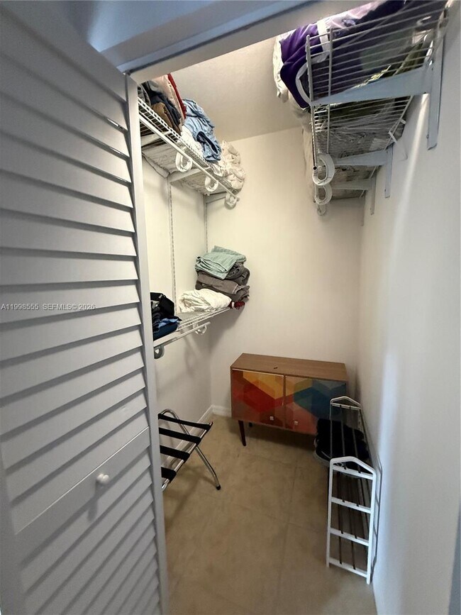 Building Photo - 119 SW 6th Ave