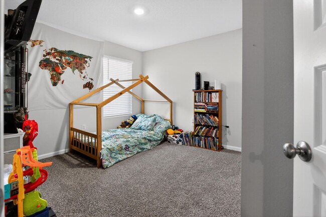 Building Photo - 727 Quintana St