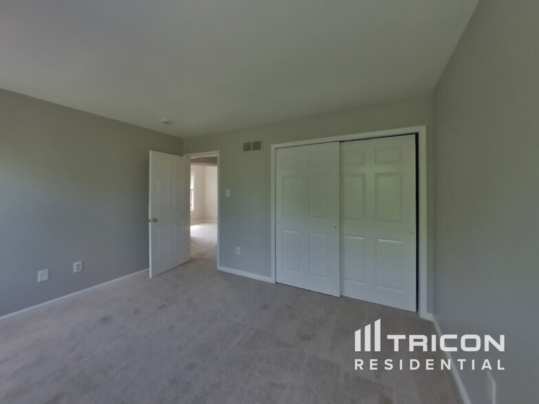 Building Photo - 2108 Royal Ct