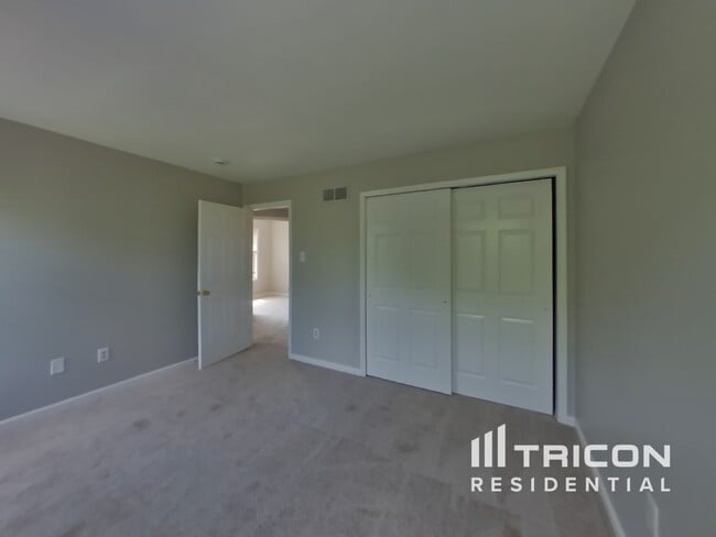 Building Photo - 2108 Royal Ct