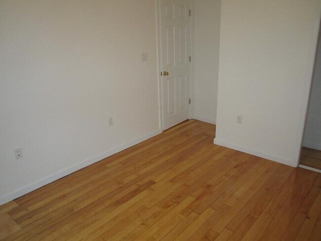 Building Photo - 58 Westland Ave