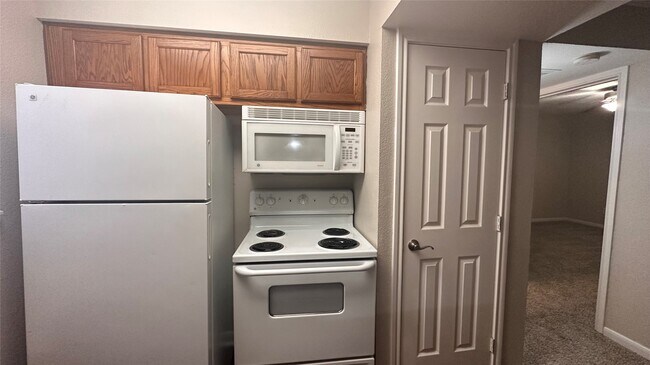 Building Photo - 2825 Bellefontaine