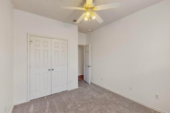 Building Photo - 165 Hirth Dr