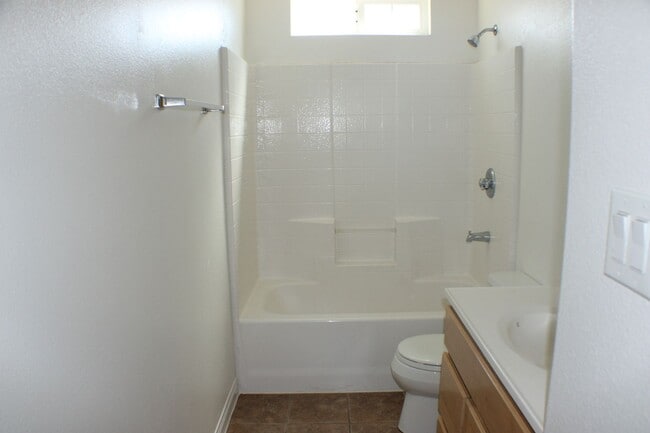 Building Photo - 8144 Fernwood Ave