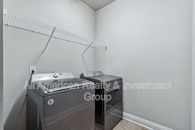 Building Photo - 2381 Belmont Dr
