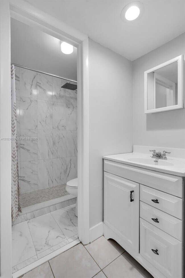 Building Photo - 3815 SW 82nd Ave