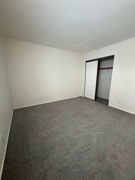 Building Photo - 18535 Saticoy St