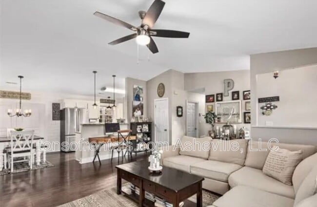 Building Photo - 108 Sandpiper Ct