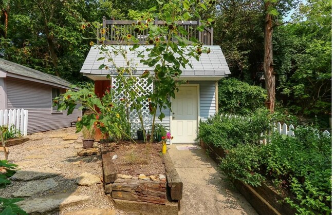 backyard/studio apartment - 416 Ada St