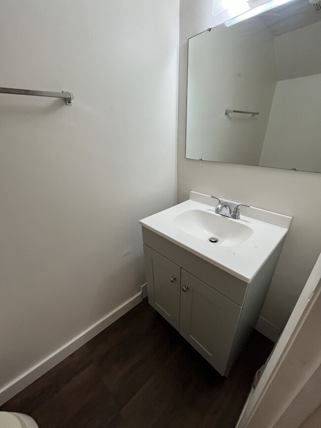 Building Photo - 2560 SW 31st Pl
