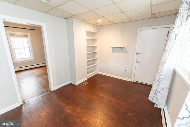 Building Photo - 1109 N Division St