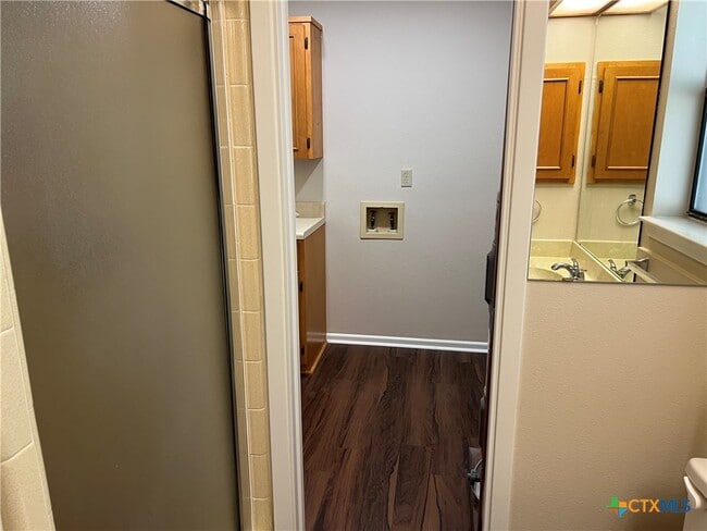 Building Photo - 624 E Elm St