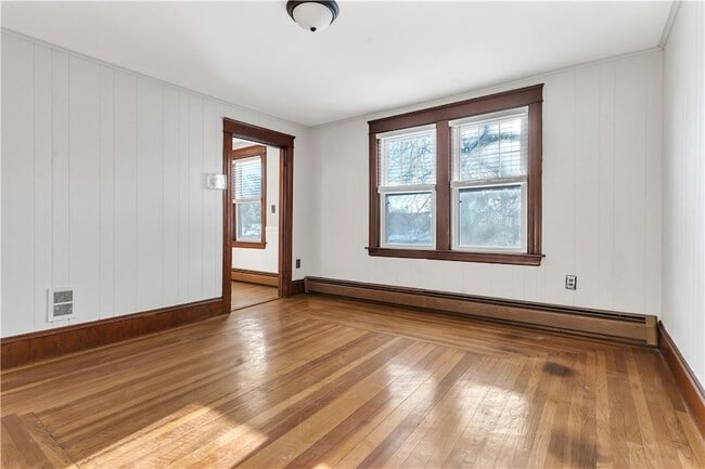 Building Photo - 19 Sherwood Ave