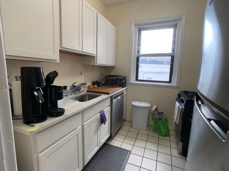 Building Photo - 27 Saint Lukes Rd