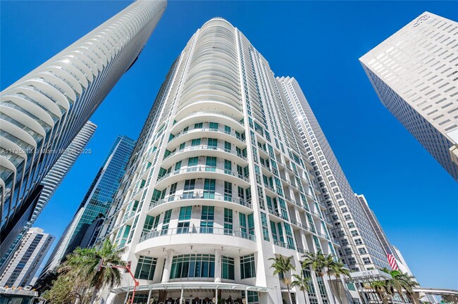 Building Photo - 300 S Biscayne Blvd