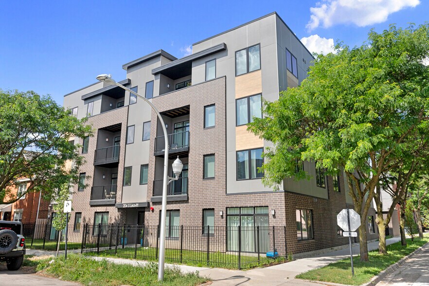 Primary Photo - 204 S Leavitt St