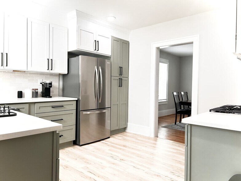 Building Photo - 2240 Queen St