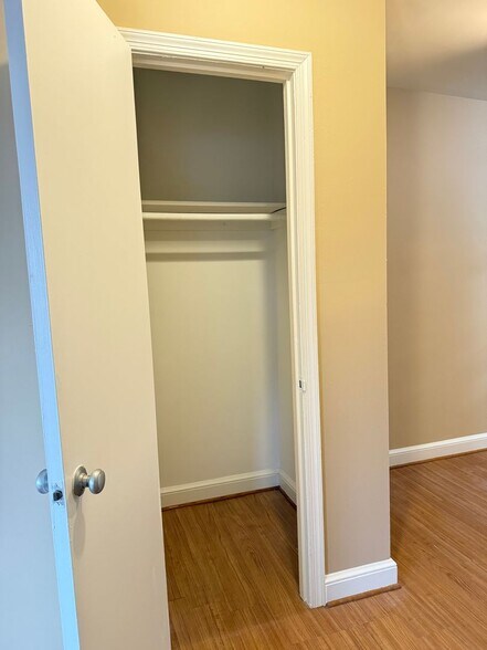 Building Photo - 8805 Plymouth St