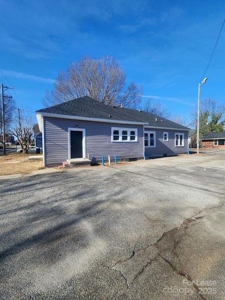 Primary Photo - 216 E Horah St