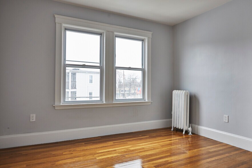 Building Photo - 52 Mansfield St