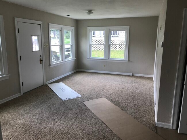 Building Photo - 339 3rd St