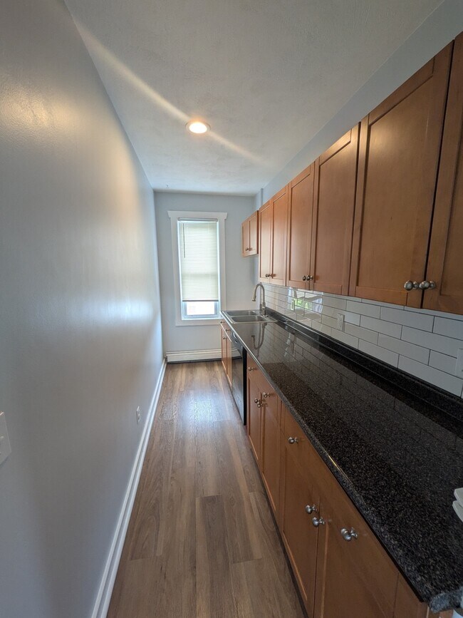 Building Photo - 81 Ledge St