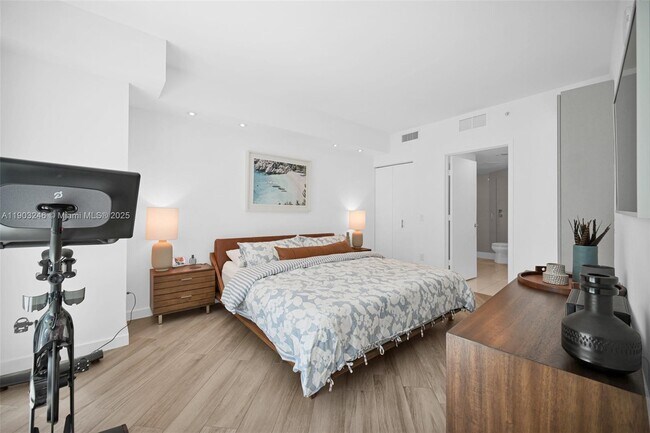 Building Photo - 1100 S Miami Ave