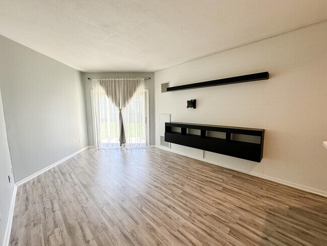 Building Photo - 1392 Carling Dr