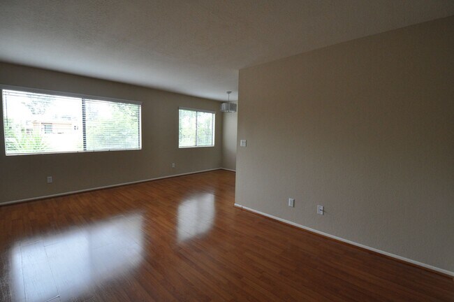 Building Photo - 14033 Bessemer St