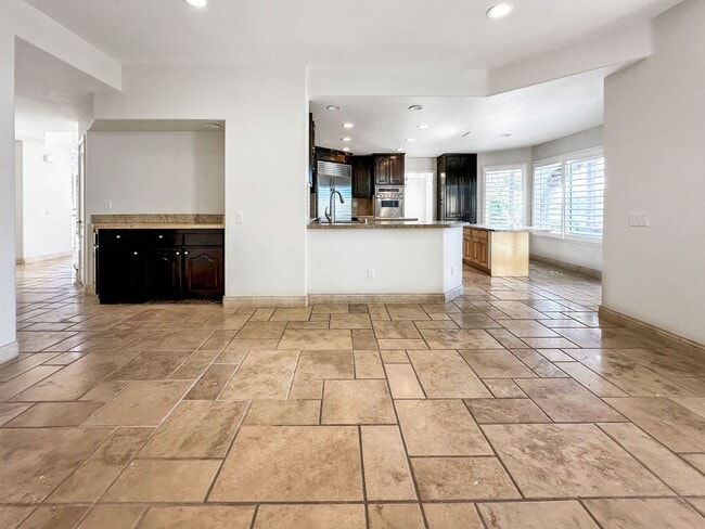 Building Photo - Beautiful Marina Hills Home!